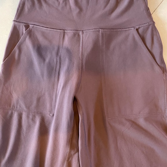 Lululemon crop leggings size 4 - Picture 2 of 7
